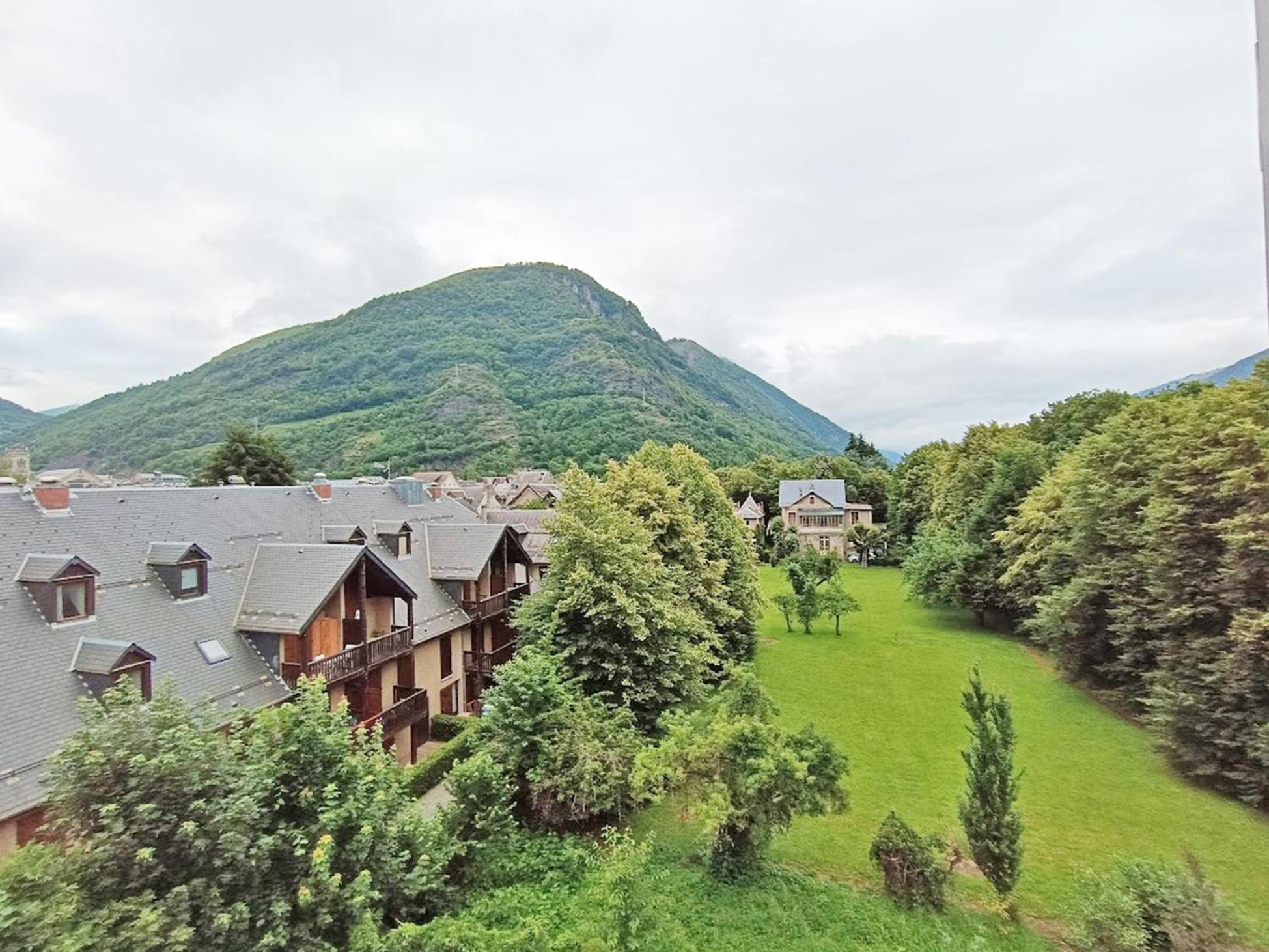 Chez Charlotte, T3 Duplex, Vue Montagne, Parking Gratuit, Ascenseur, 4 Personnes Apartment Bagneres-de-Luchon Luaran gambar